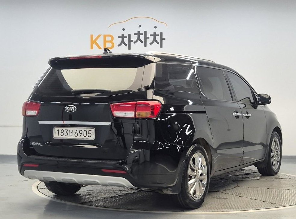 기아 카니발 디젤 9인승 프레스티지 사진 3