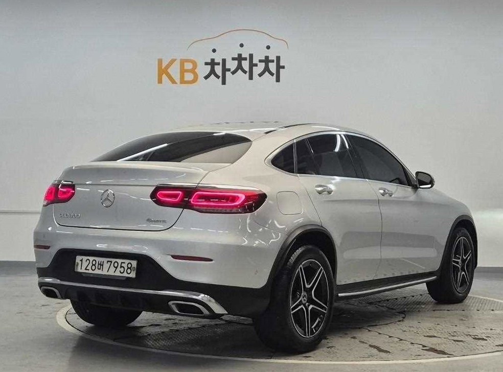 벤츠 GLC 클래스 GLC 300 4MATIC 쿠페 사진 3