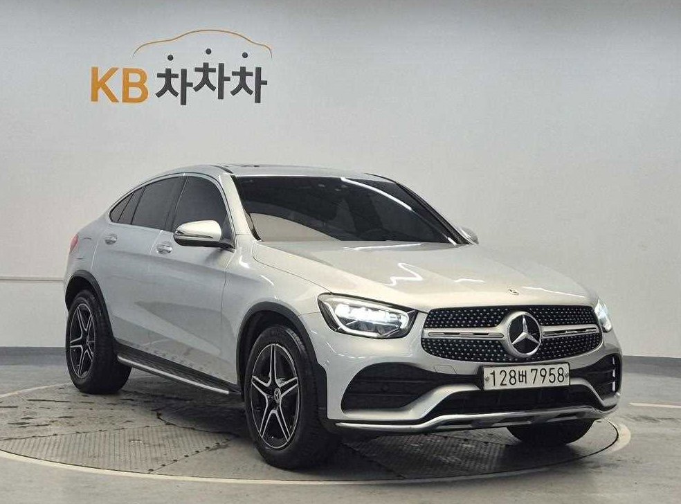 벤츠 GLC 클래스 GLC 300 4MATIC 쿠페 사진 4