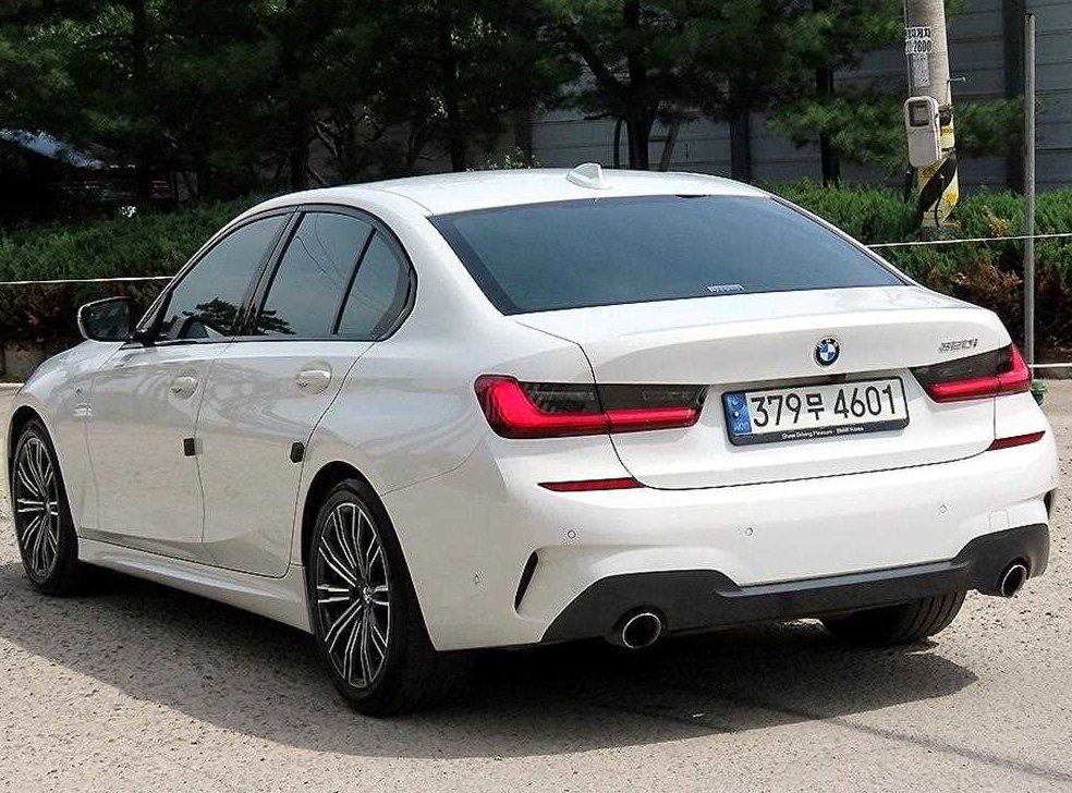 BMW 3시리즈 320i M 스포츠 사진 3