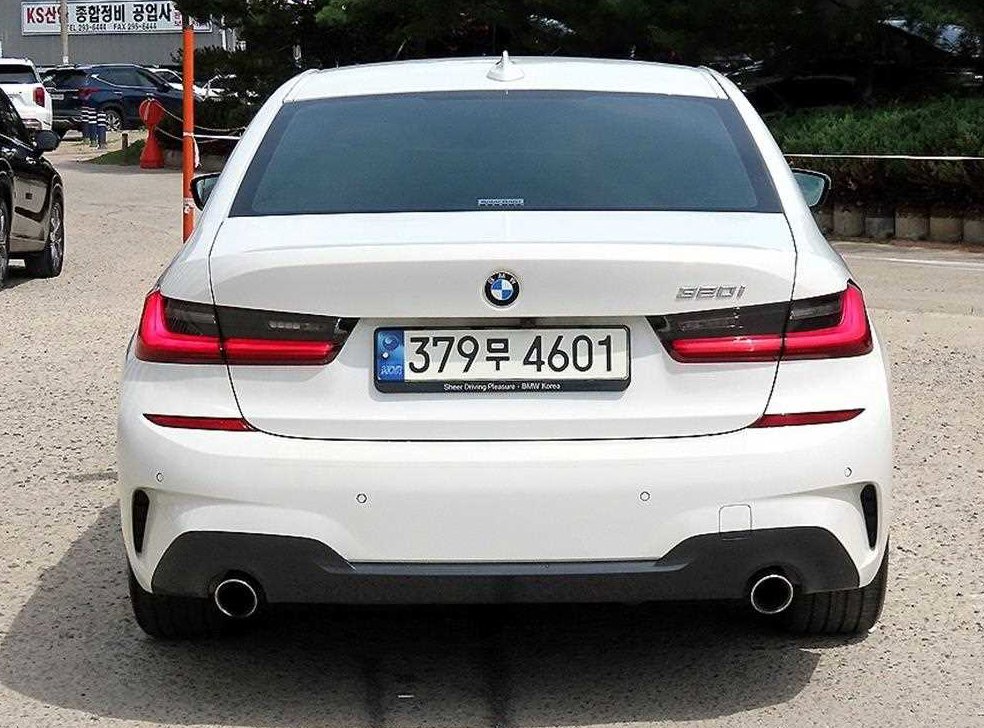 BMW 3시리즈 320i M 스포츠 사진 4
