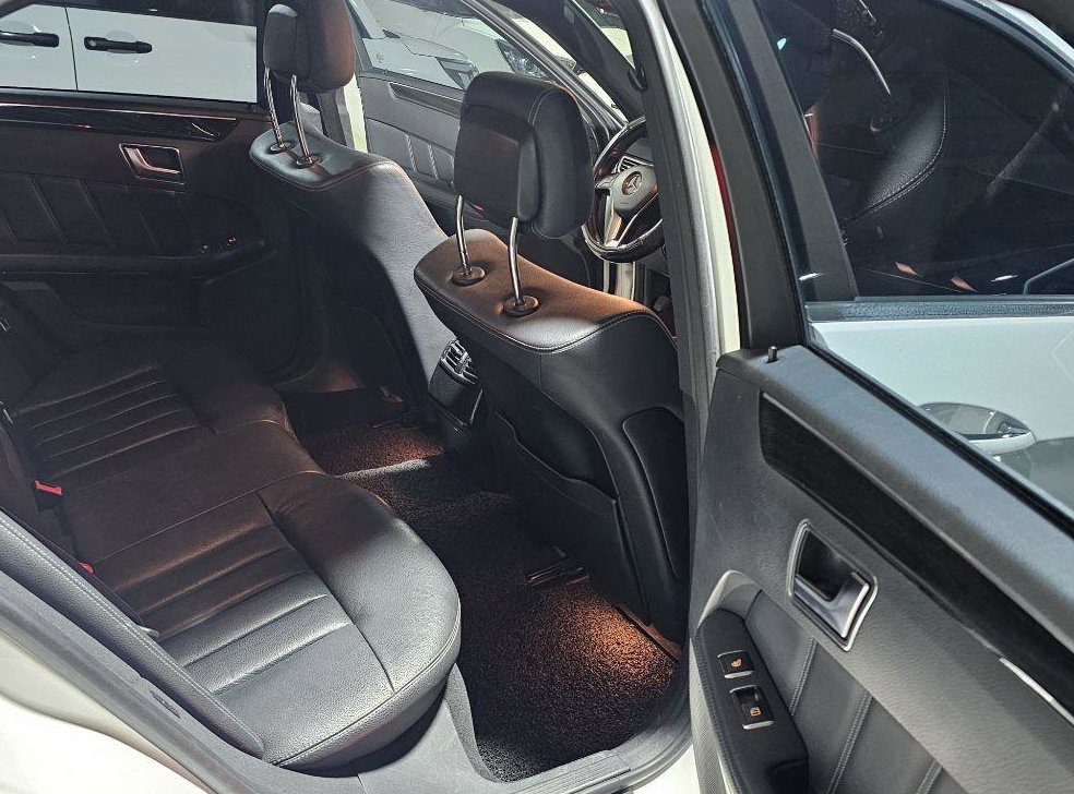 벤츠 E 클래스 E220 CDI 아방가르드 사진 18