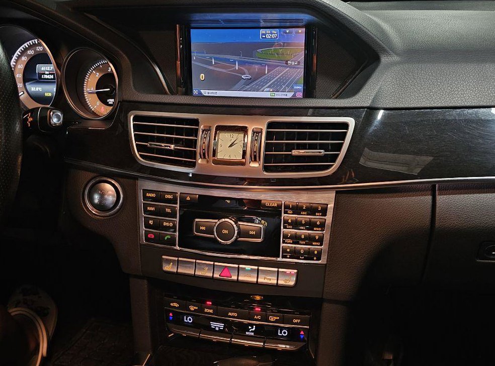 벤츠 E 클래스 E220 CDI 아방가르드 사진 9