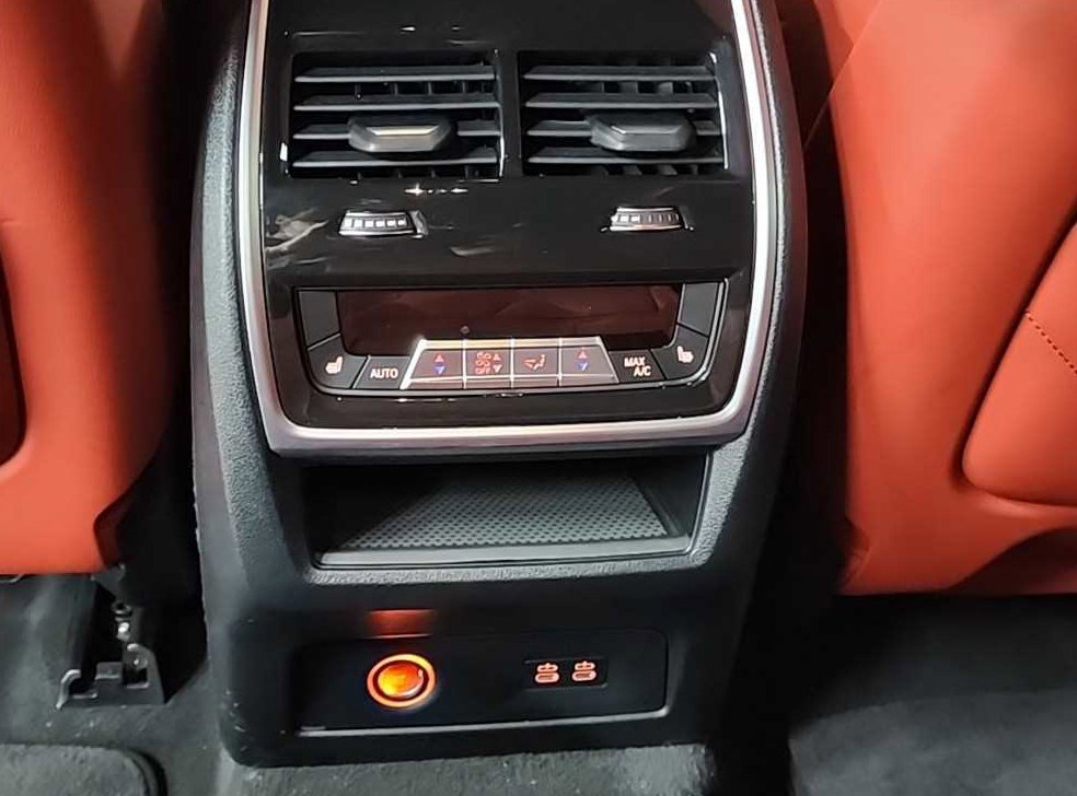 BMW XM 4.4 사진 14