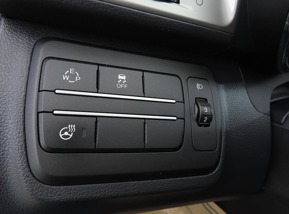 KG모빌리티(쌍용)  티볼리 가솔린 2WD 1.6 LX 사진 17