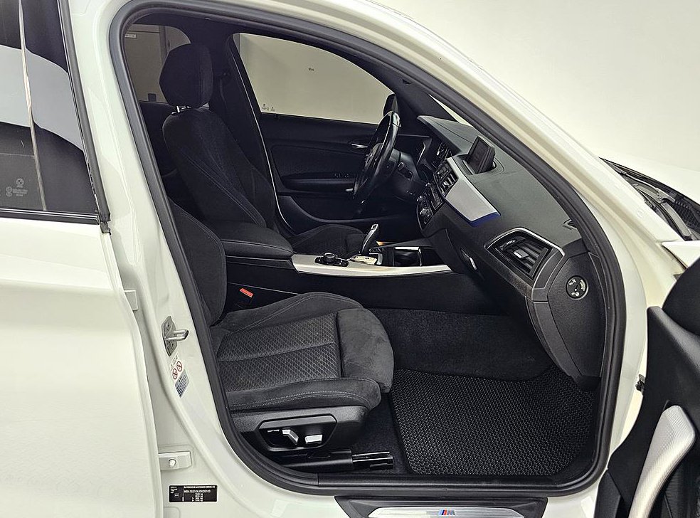 BMW 1시리즈 118d M 스포츠 섀도우 에디션 사진 11