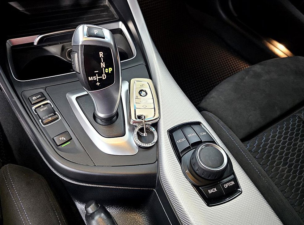 BMW 1시리즈 118d M 스포츠 섀도우 에디션 사진 15