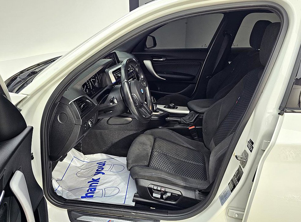 BMW 1시리즈 118d M 스포츠 섀도우 에디션 사진 8
