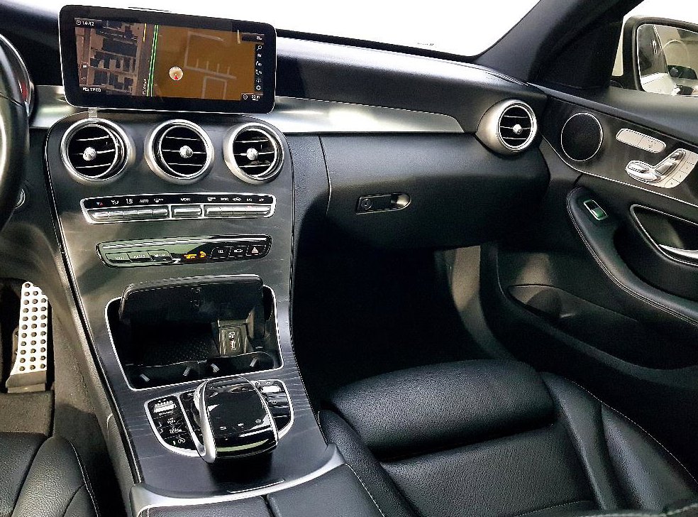 벤츠 C 클래스 C220 d 4MATIC AMG Line 사진 10