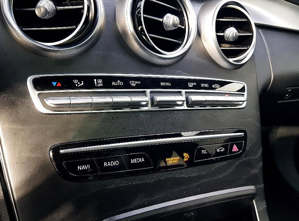 벤츠 C 클래스 C220 d 4MATIC AMG Line 사진 13