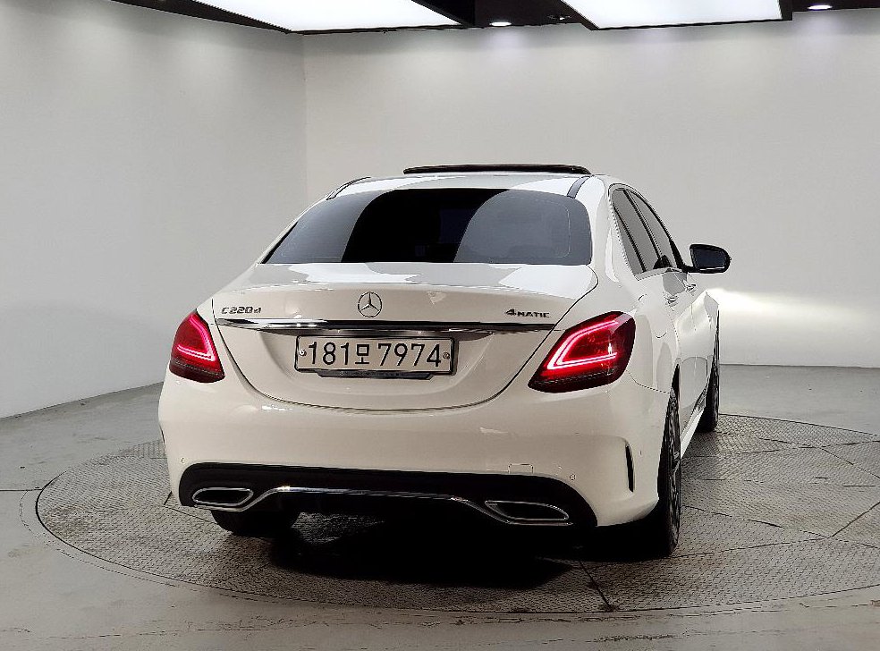 벤츠 C 클래스 C220 d 4MATIC AMG Line 사진 3