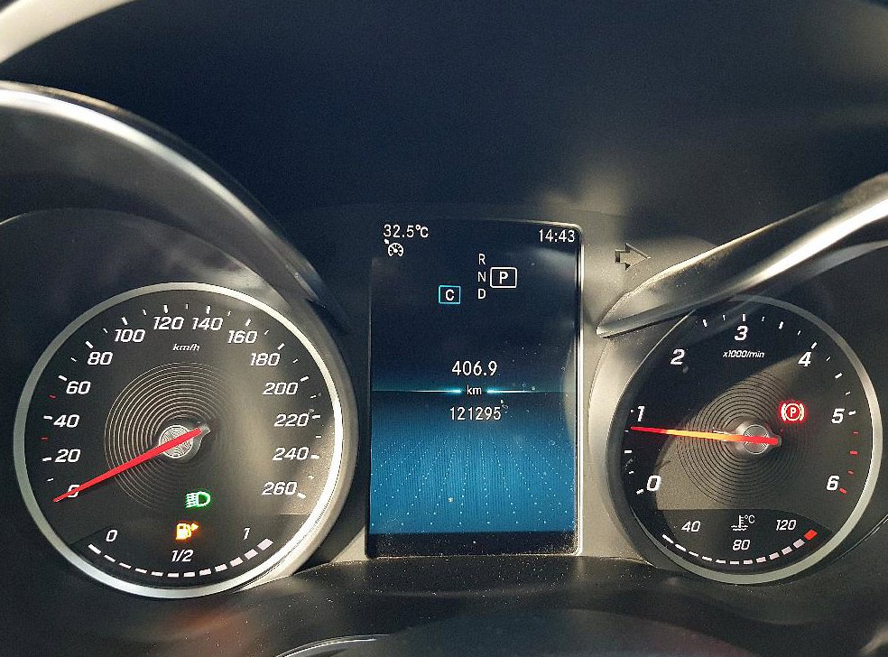 벤츠 C 클래스 C220 d 4MATIC AMG Line 사진 7
