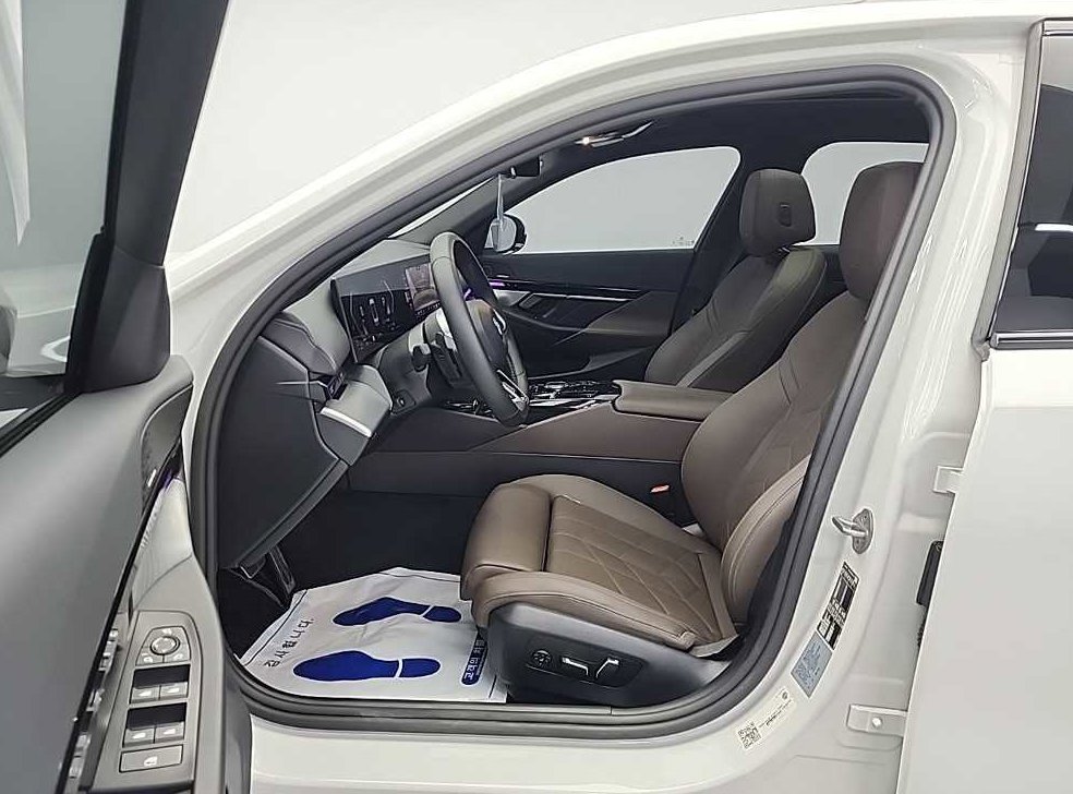 BMW 5시리즈 520i 사진 12