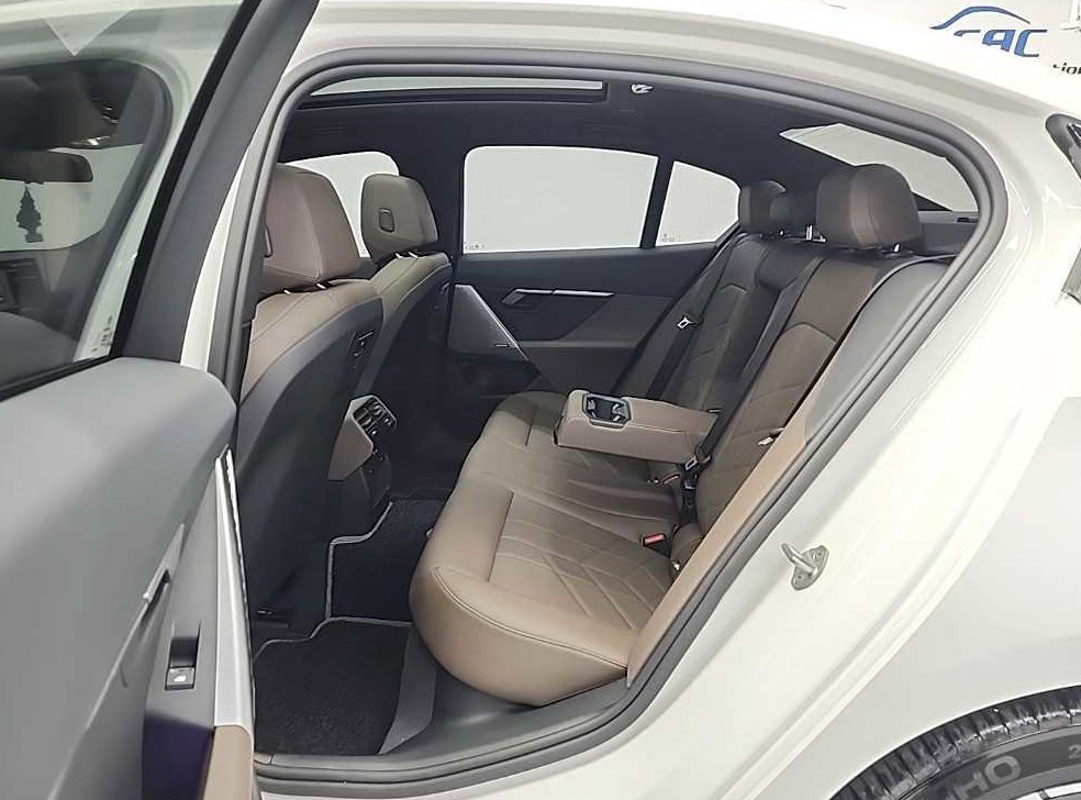 BMW 5시리즈 520i 사진 13