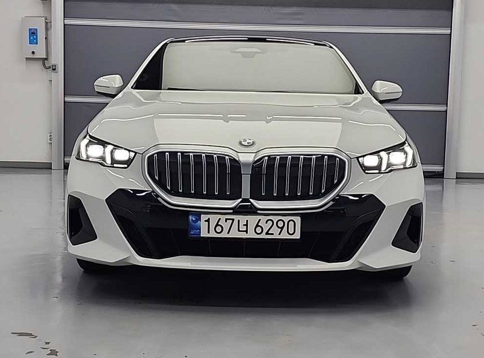 BMW 5시리즈 520i 사진 3