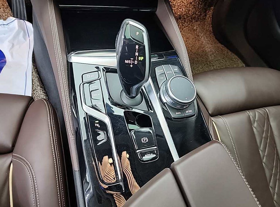BMW 5시리즈 523d 럭셔리 사진 9