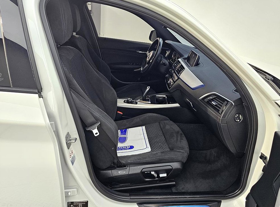 BMW 1시리즈 118d M 스포츠 섀도우 에디션 사진 11