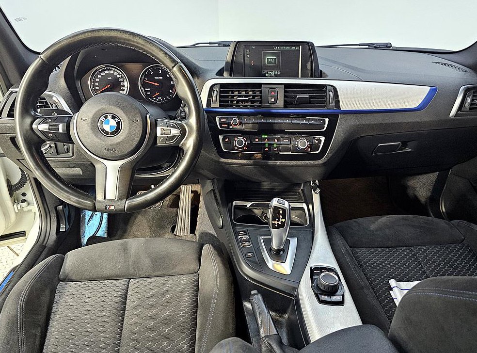 BMW 1시리즈 118d M 스포츠 섀도우 에디션 사진 5