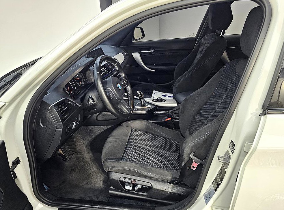 BMW 1시리즈 118d M 스포츠 섀도우 에디션 사진 8