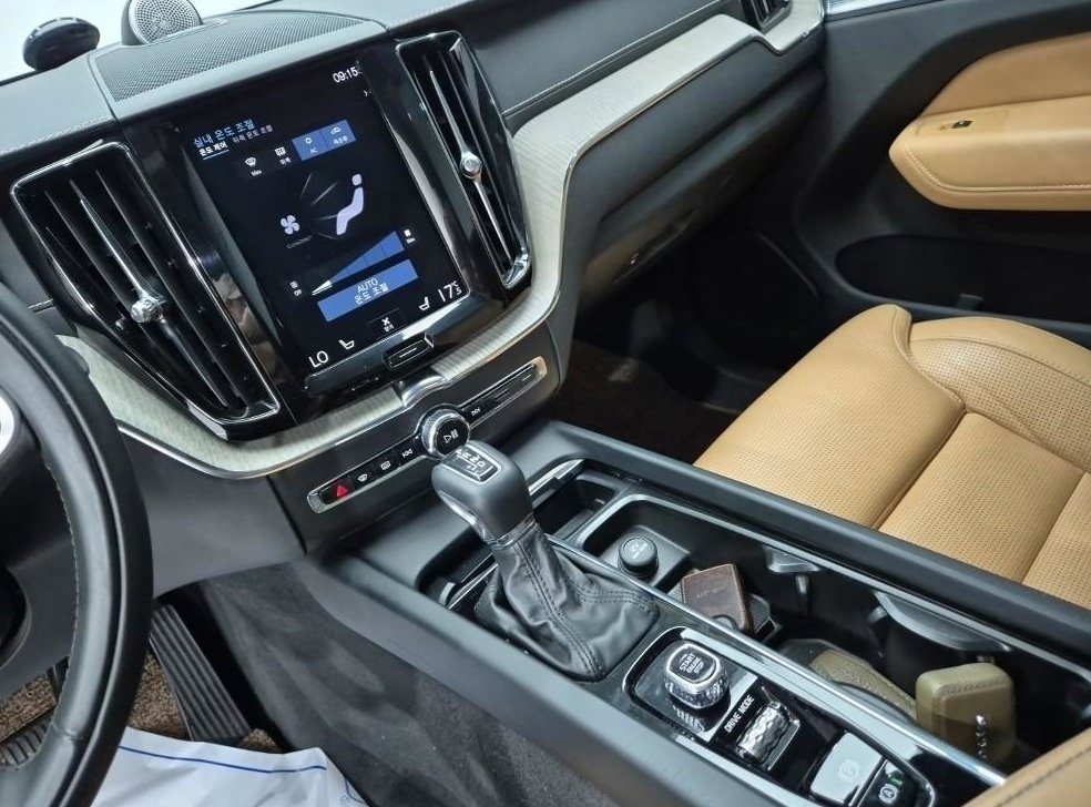 볼보 XC60 D5 AWD 인스크립션 사진 10