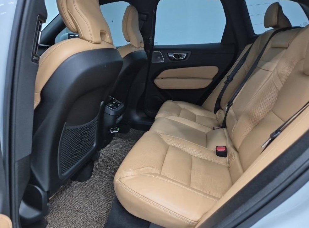 볼보 XC60 D5 AWD 인스크립션 사진 12