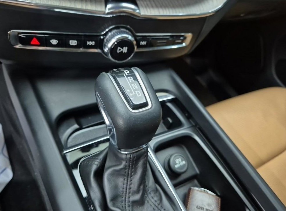 볼보 XC60 D5 AWD 인스크립션 사진 8