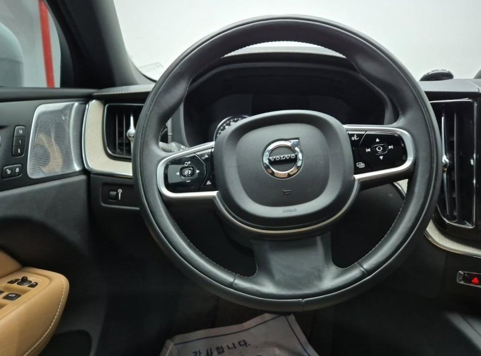 볼보 XC60 D5 AWD 인스크립션 사진 9
