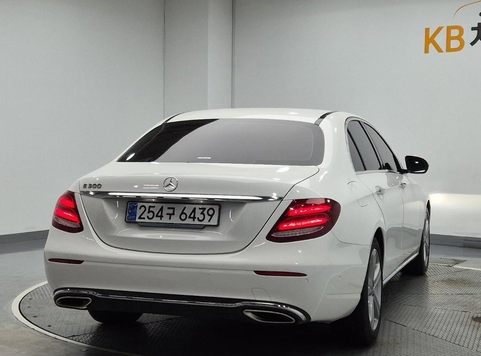 벤츠 E 클래스 E200 아방가르드 사진 3