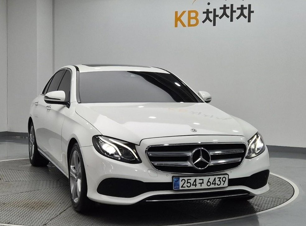 벤츠 E 클래스 E200 아방가르드 사진 4
