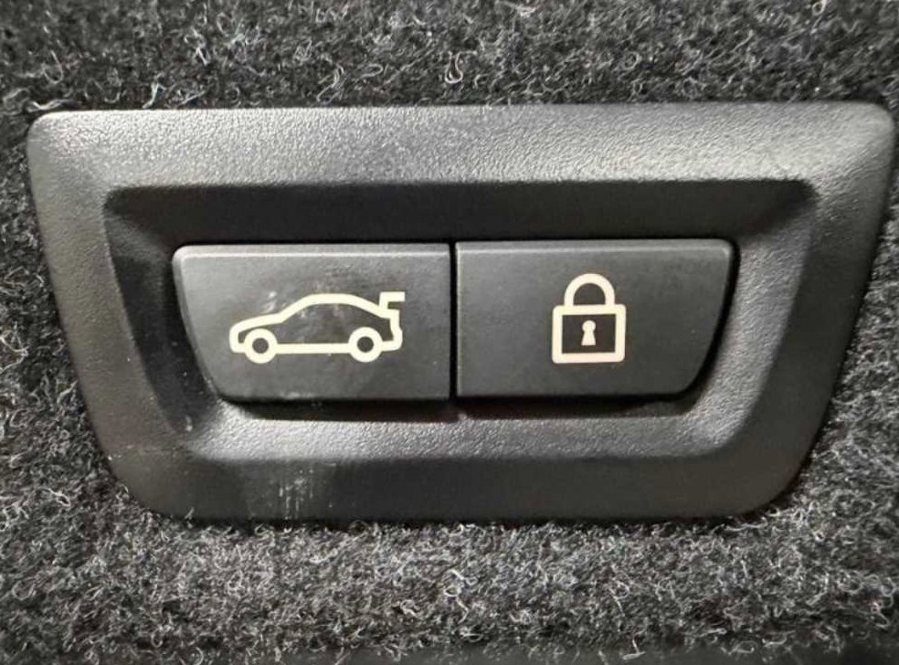 BMW 5시리즈 520d M 스포츠 플러스 사진 18