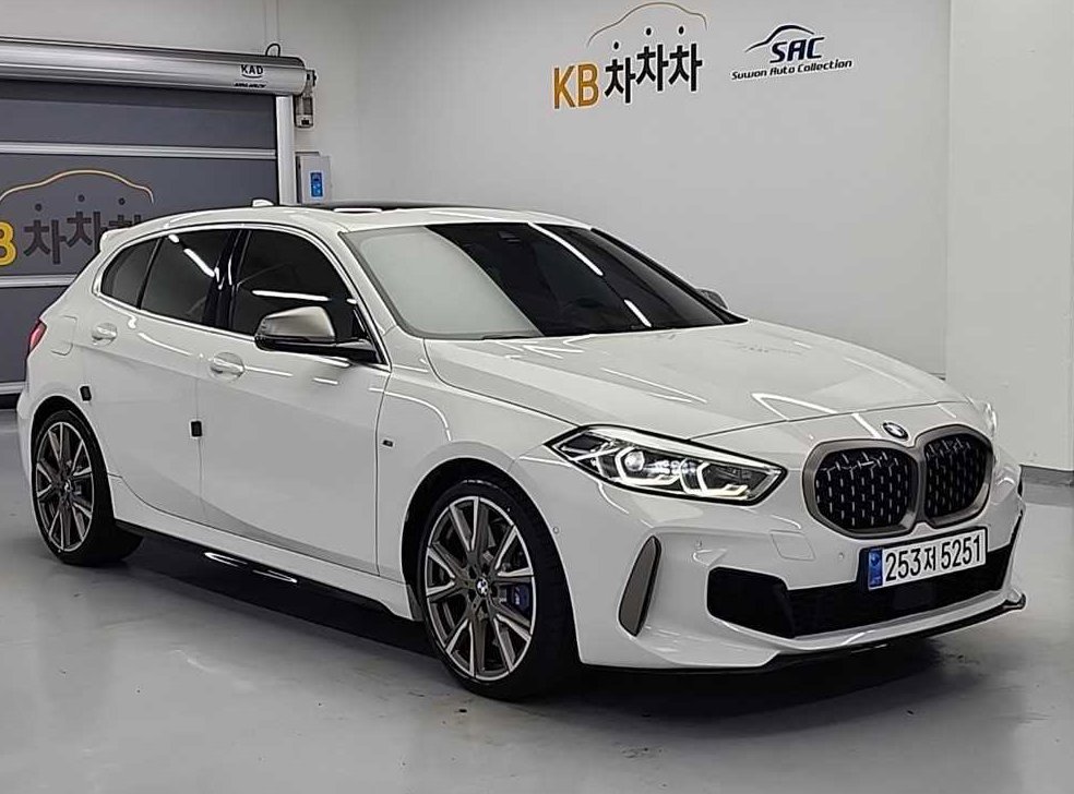 BMW 1시리즈 M135i xDrive 사진 4