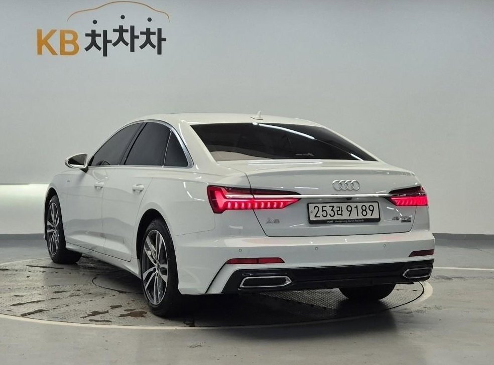 아우디 A6 45 TFSI 콰트로 프리미엄 사진 2