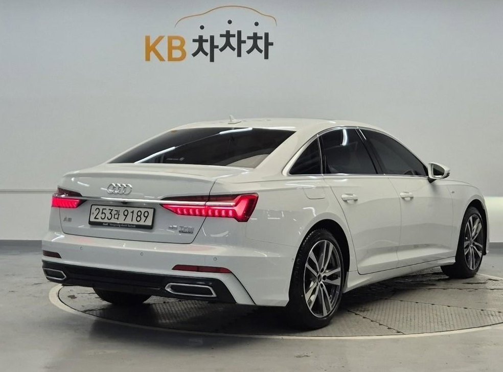 아우디 A6 45 TFSI 콰트로 프리미엄 사진 3