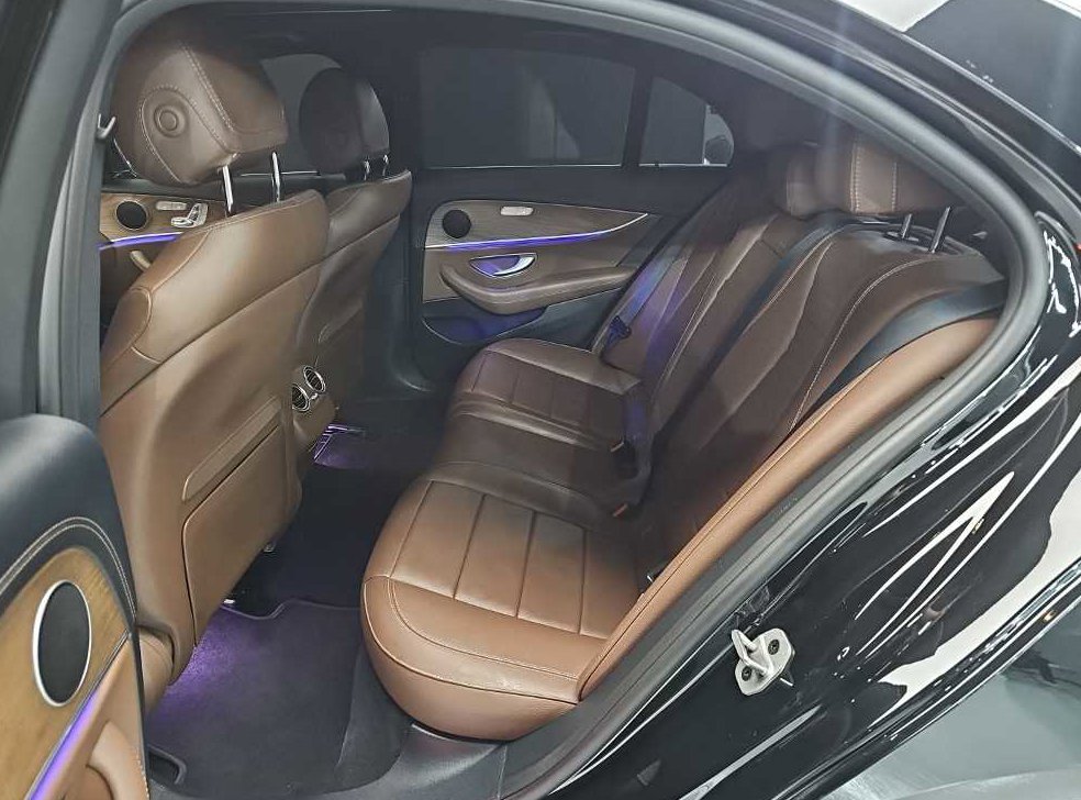 벤츠 E 클래스 E220d 4MATIC 익스클루시브 사진 12