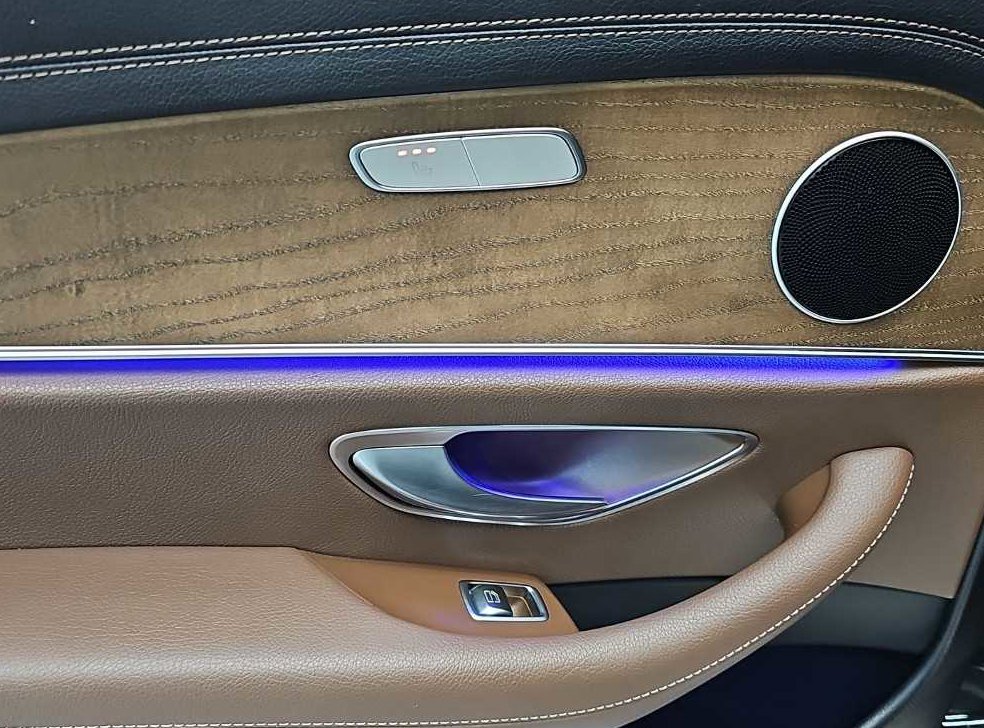 벤츠 E 클래스 E220d 4MATIC 익스클루시브 사진 13