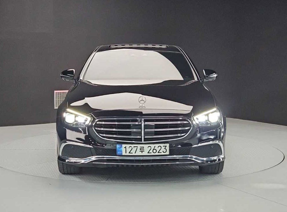 벤츠 E 클래스 E220d 4MATIC 익스클루시브 사진 2