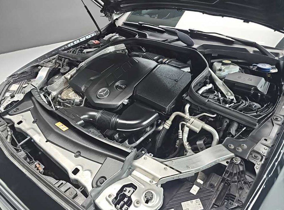 벤츠 E 클래스 E220d 4MATIC 익스클루시브 사진 5