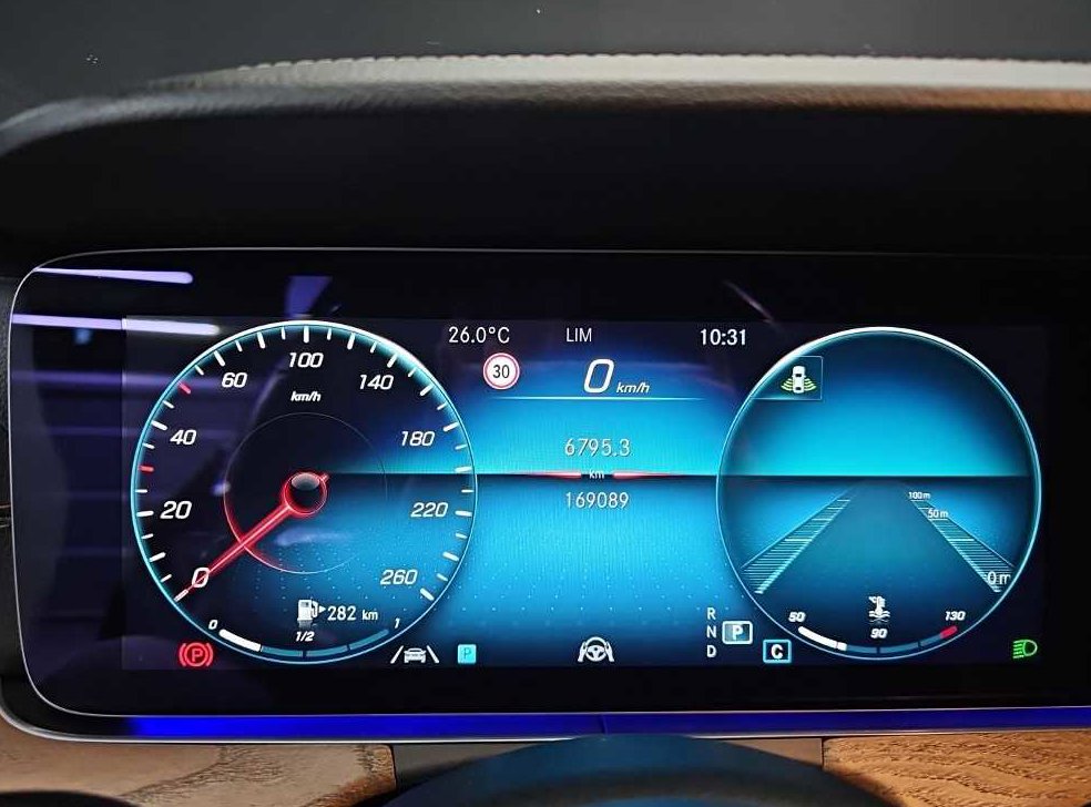 벤츠 E 클래스 E220d 4MATIC 익스클루시브 사진 6