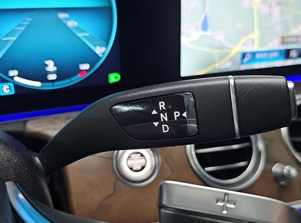 벤츠 E 클래스 E220d 4MATIC 익스클루시브 사진 8