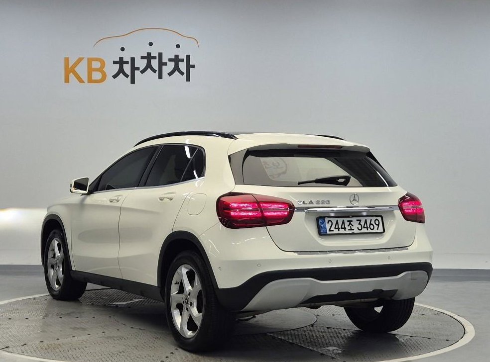 벤츠 GLA 클래스 GLA220 사진 2