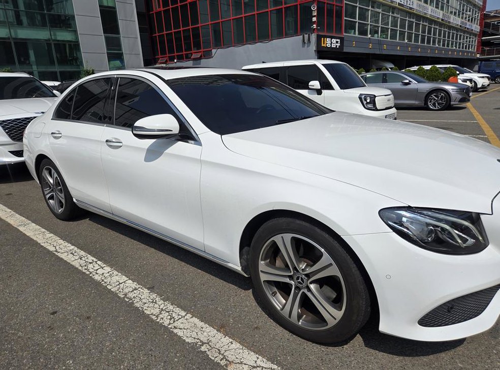 벤츠 E 클래스 E300 아방가르드 사진 2