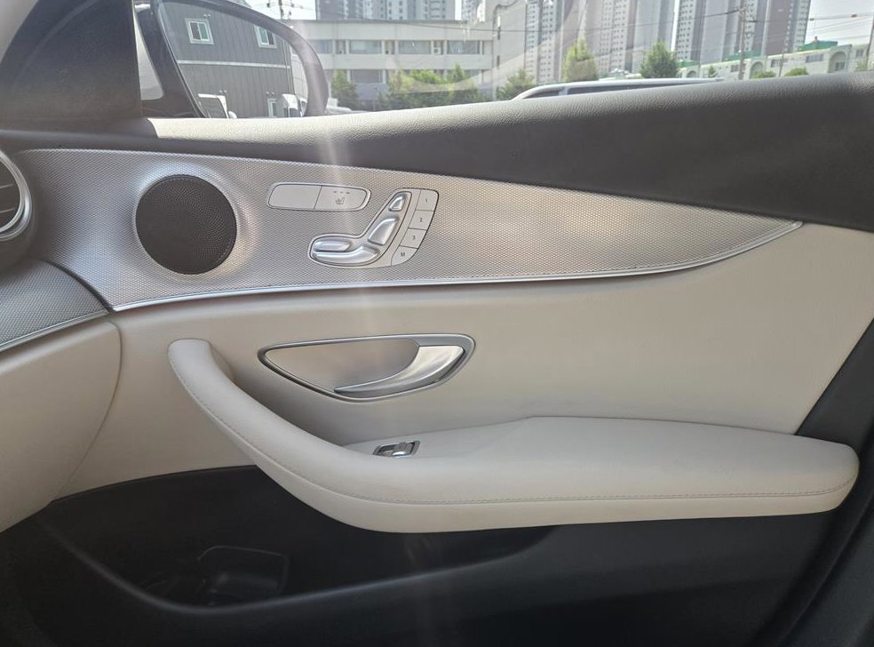 벤츠 E 클래스 E300 아방가르드 사진 9