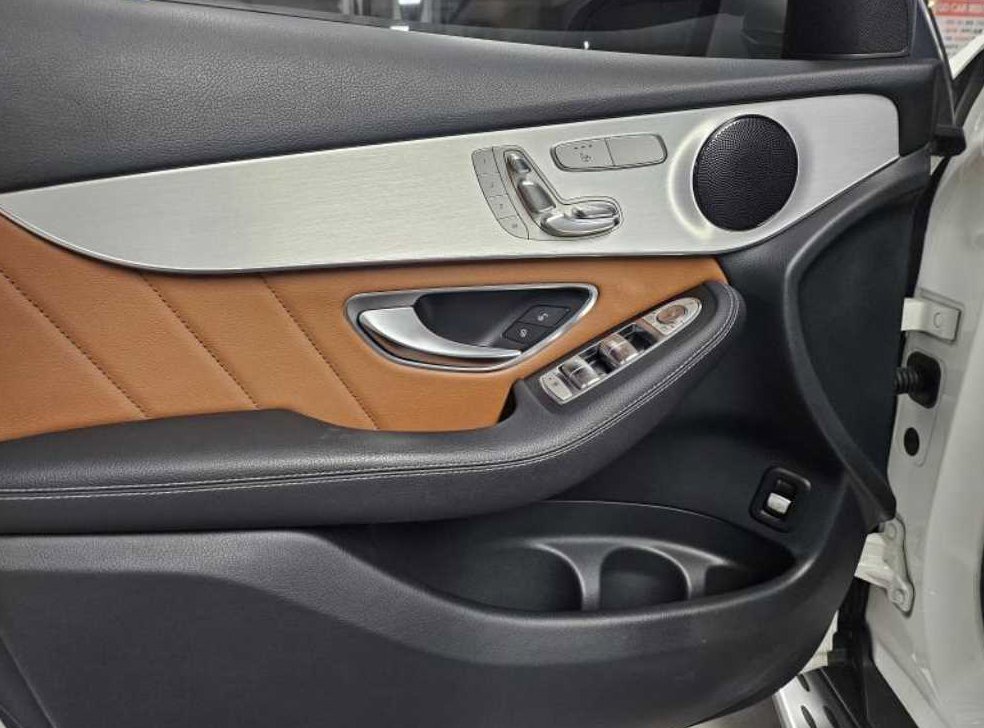 벤츠 GLC 클래스 GLC 220 d 4MATIC 쿠페 사진 13