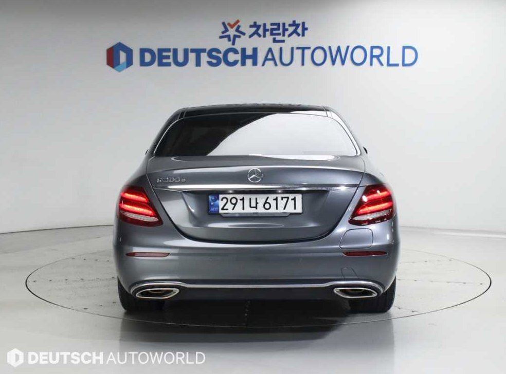 벤츠 E 클래스 E300e 익스클루시브 사진 4
