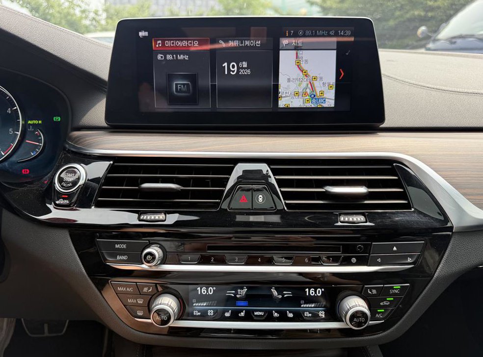 BMW 5시리즈 520d M 스포츠 플러스 사진 10