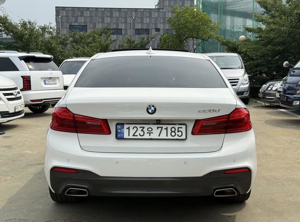 BMW 5시리즈 520d M 스포츠 플러스 사진 3