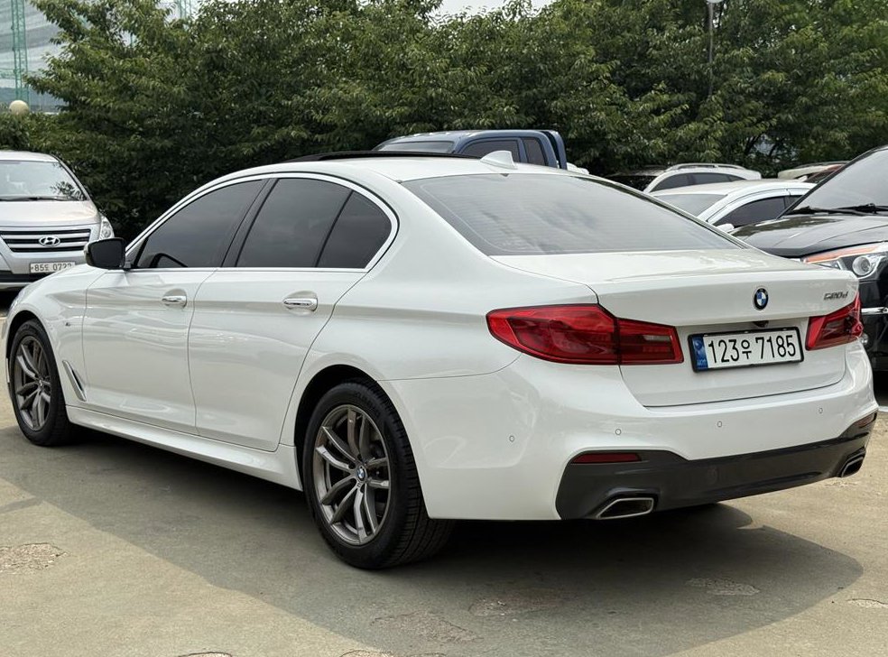 BMW 5시리즈 520d M 스포츠 플러스 사진 4