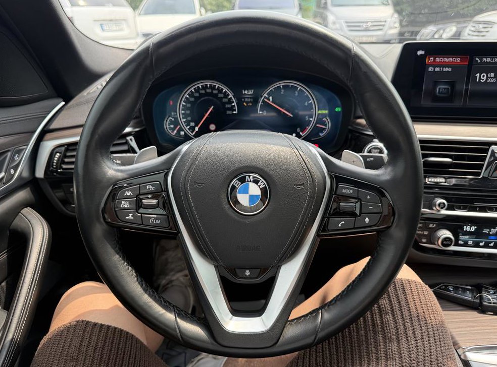 BMW 5시리즈 520d M 스포츠 플러스 사진 6