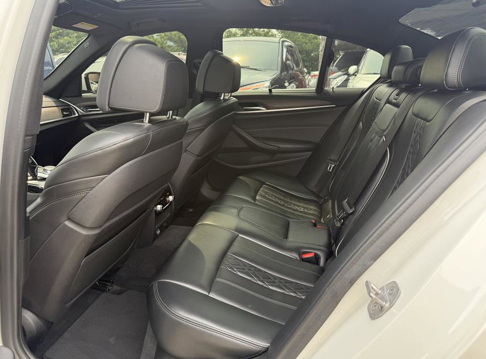 BMW 5시리즈 520d M 스포츠 플러스 사진 9