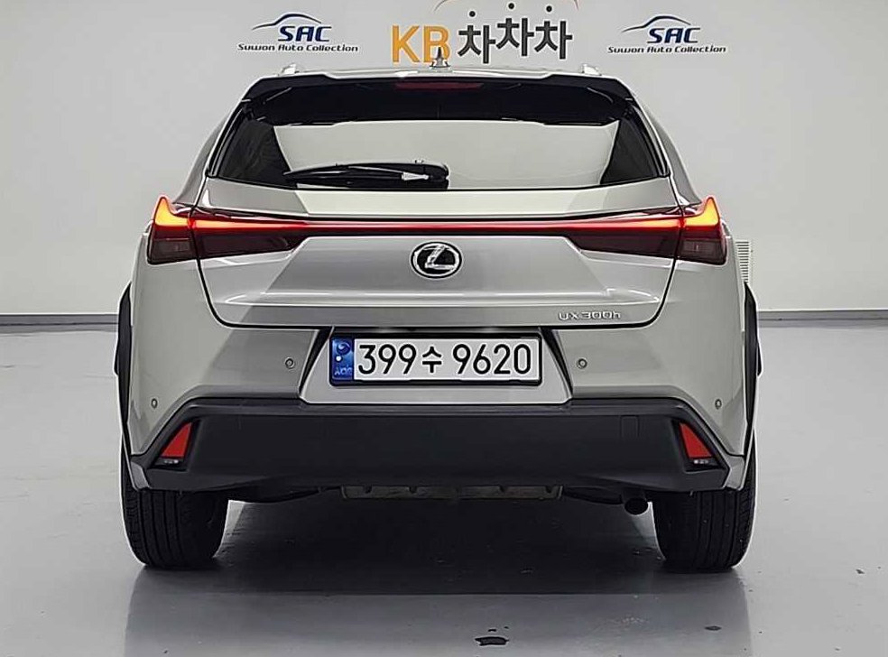 렉서스 UX 2.0 사진 3